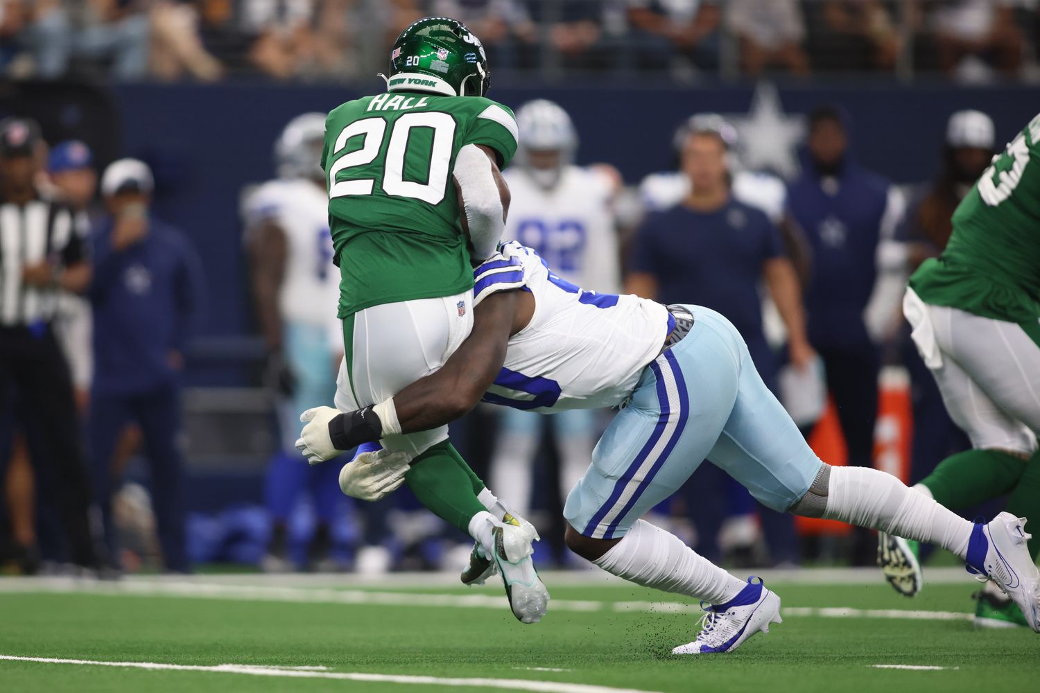 Jets' RB Breece Hall (20) stopped by Cowboys' DE DeMarcus Lawrence (90)